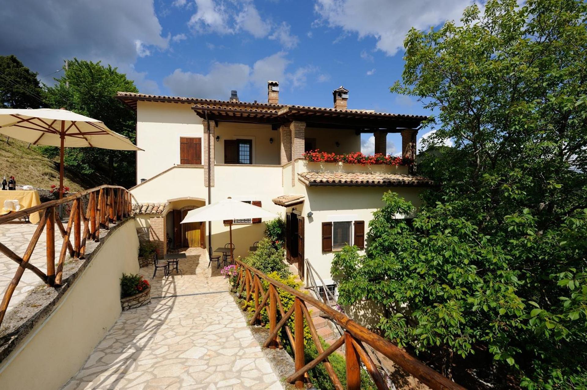 Agriturismo Pettino 克利通诺河畔坎佩洛 外观 照片