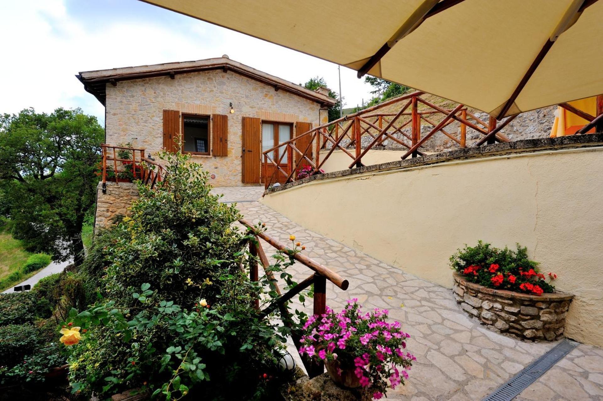 Agriturismo Pettino 克利通诺河畔坎佩洛 外观 照片